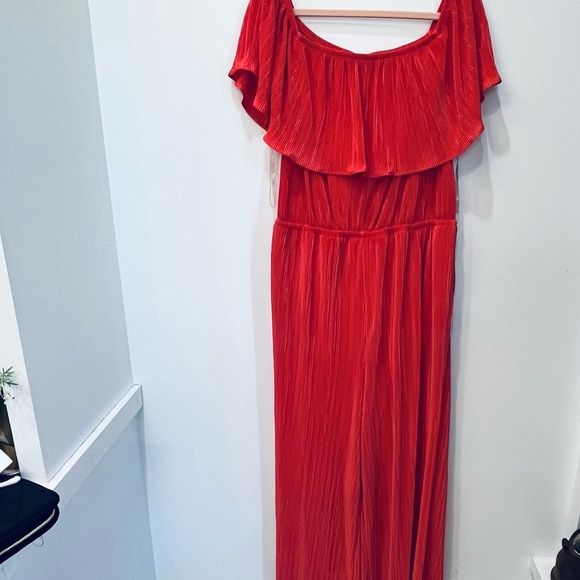 Lane Bryant Coral Pleated Multi-Way Off-The-Shoulder Jumpsuit size 14/16 - Picture 4 of 11